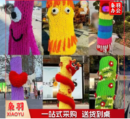 户外粗毛线大树装饰 颜色：绿色、橙色、黄色、浅蓝色、粉色 23米长